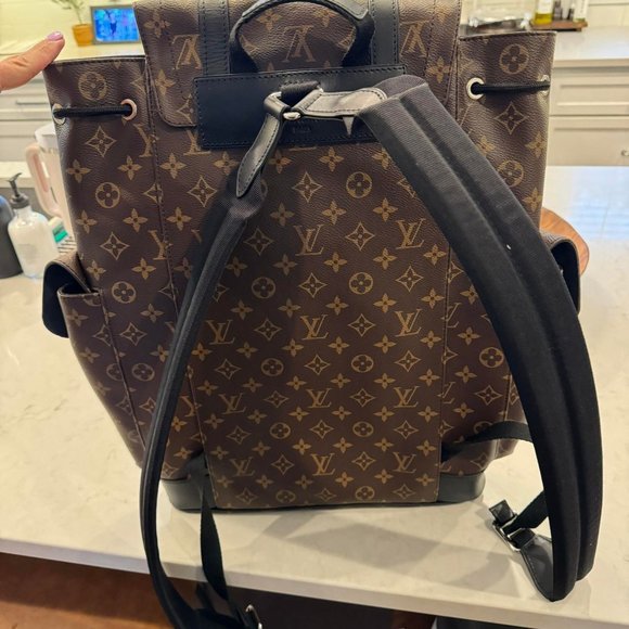 Louis Vuitton - Picture 3 of 5